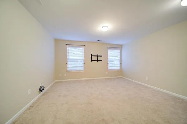 100 Sophie Ct — Photo 23