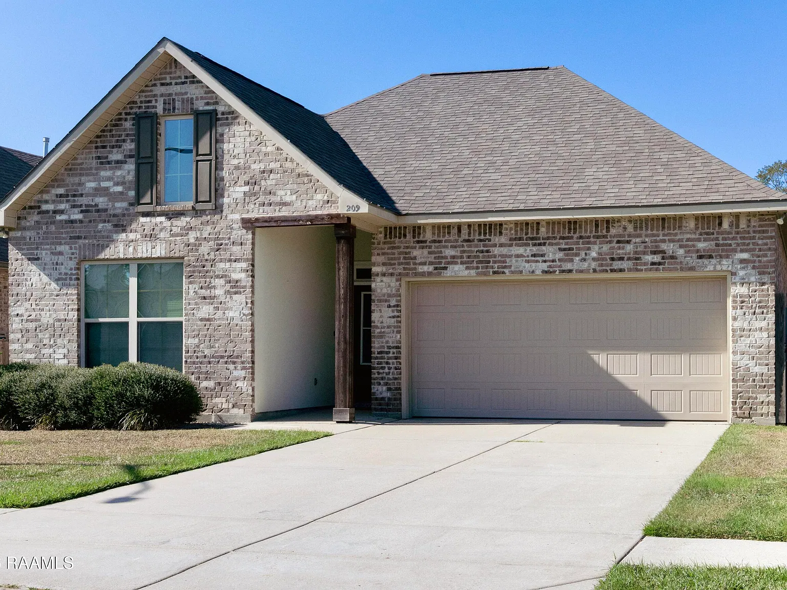 4 bed, 2.5 bath, 1851 sqft, $2,100 — Photo 2