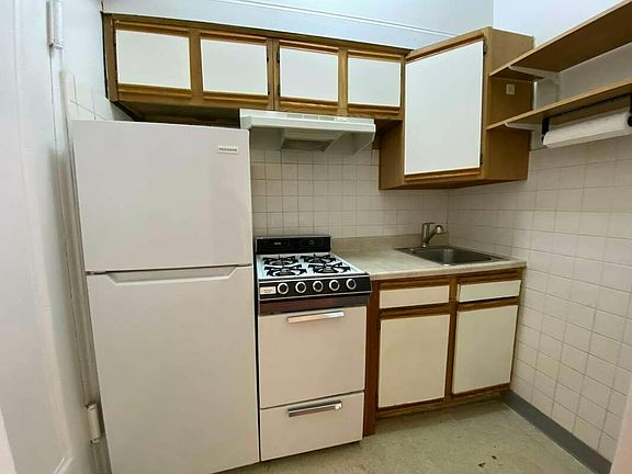 4th image of 33 W 76th St #4B1