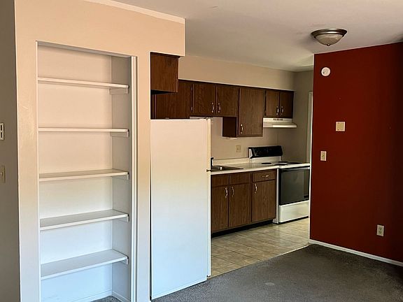 2nd image of 610 Main St #8