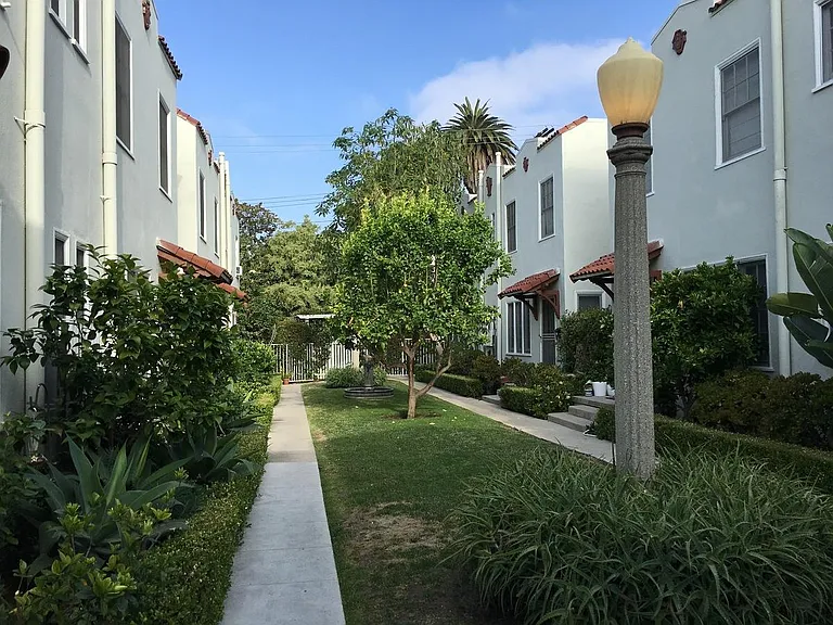 1834 N Normandie Ave — Photo 2