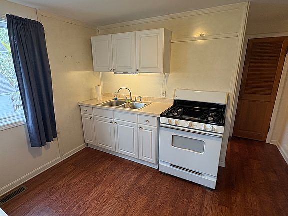 5th image of 5295 Broadway St APT 3