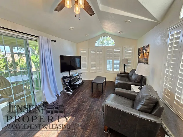 147 Ash St — Photo 10