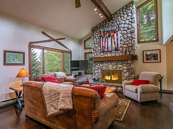 2nd image of 485 Mirror Lake Dr