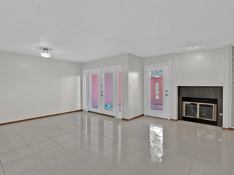 730 N Resler Dr #B — Photo 18
