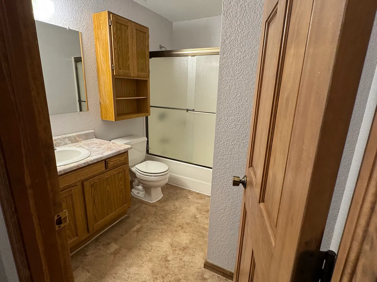 4 bed, 2500 sqft, $2,250 — Photo 3