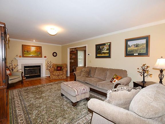 5th image of 148 Gentian Dr