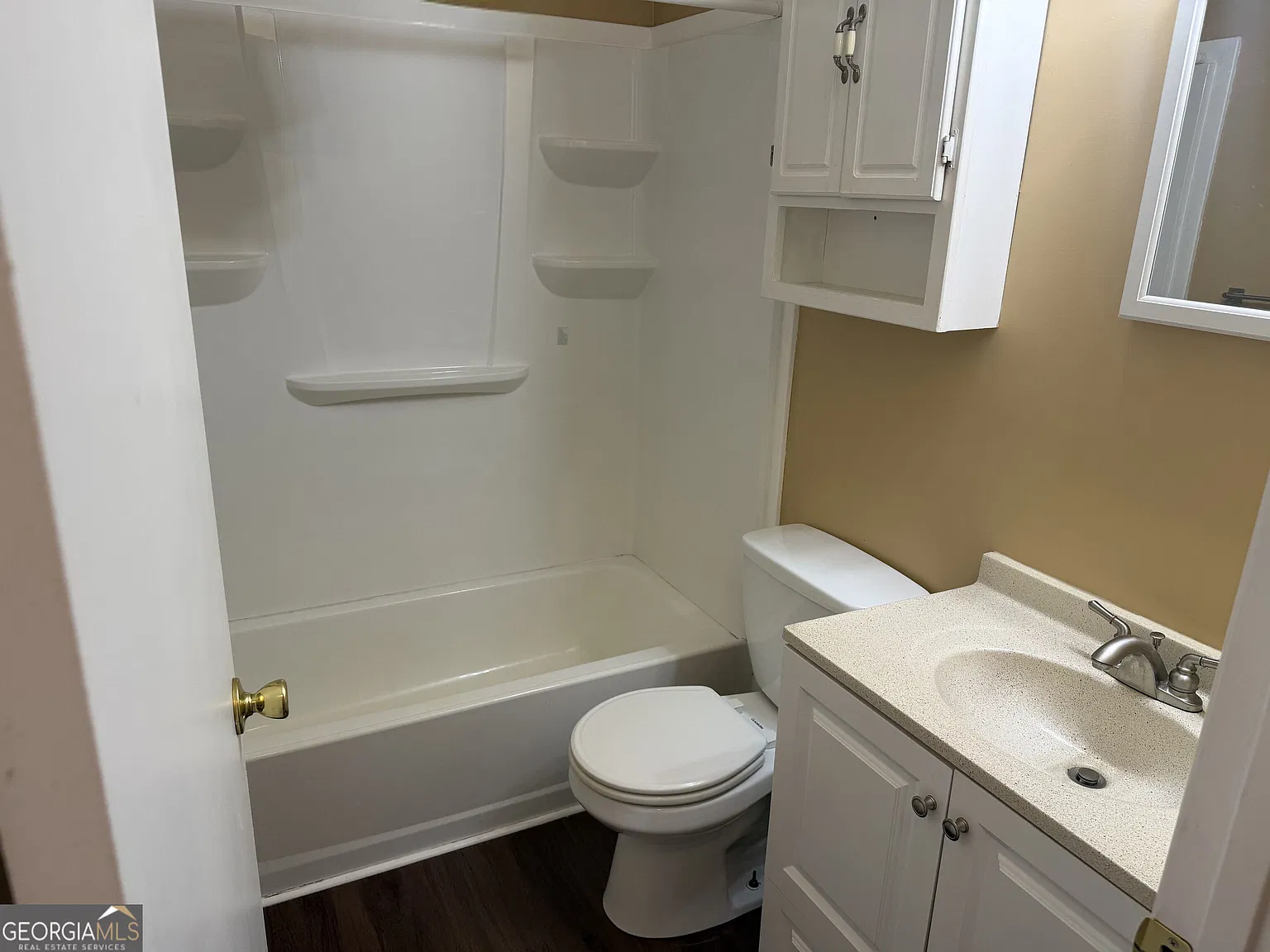 4 bed, 2.0 bath, 1962 sqft, $1,950 — Photo 2