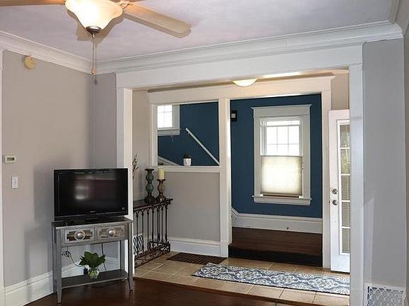 3rd image of 35 Fitzhugh Ave SE