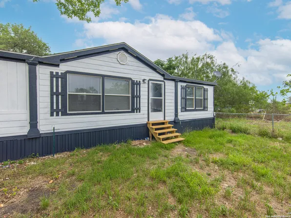 114 County Road 5604, Medina, TX 78009