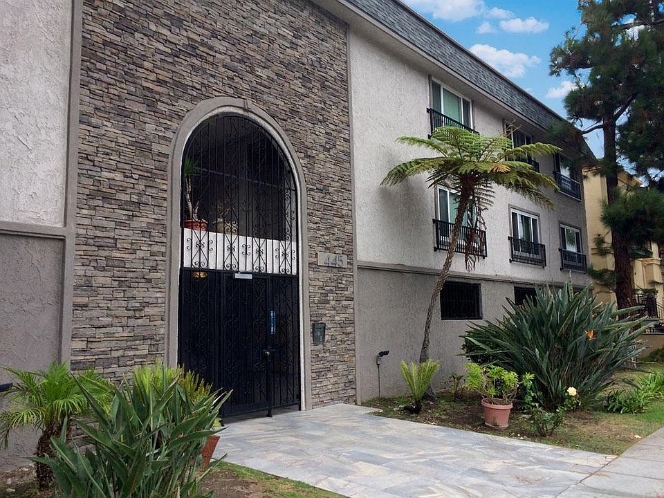 Boutique Condo Complex Blocks from Beach!