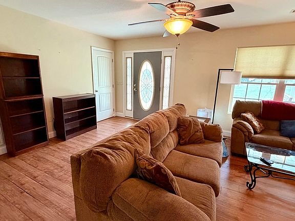 4th image of 1026 Bluff View Rd