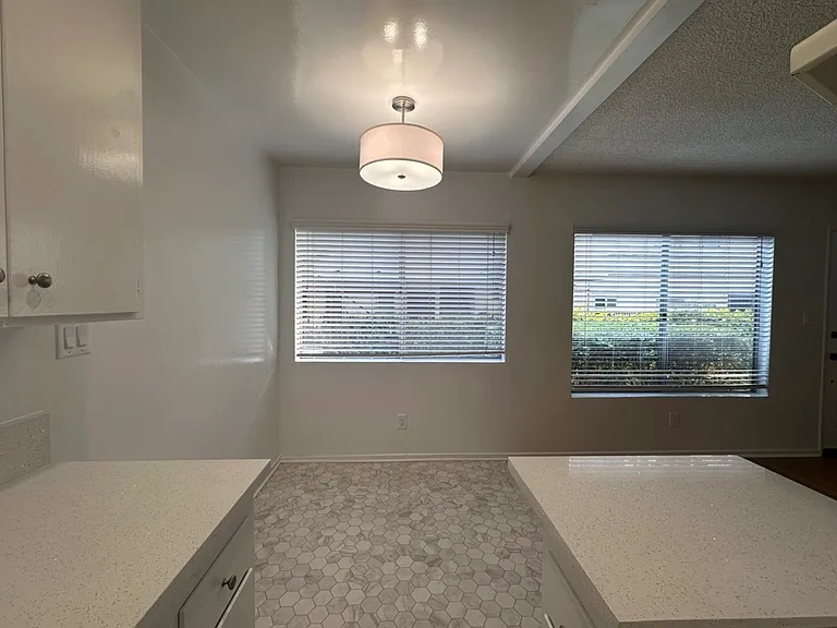 1219 Barry Ave #2 — Photo 8