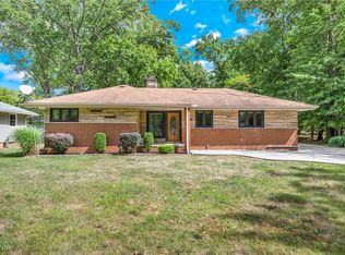 6321 Crossview Rd, Seven Hills, OH 44131