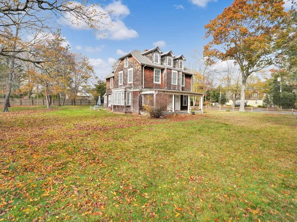 https://photos.zillowstatic.com/fp/94fd11a1b3580e5779183fedd37c616a-p_e.webp