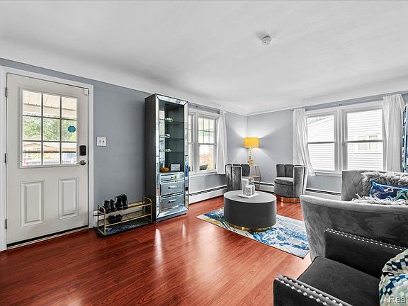 5th image of 20310 Melvin St