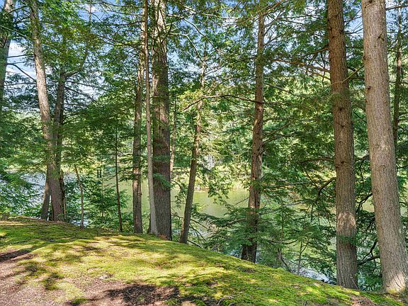 3rd image of 151 New Hampshire Drive
