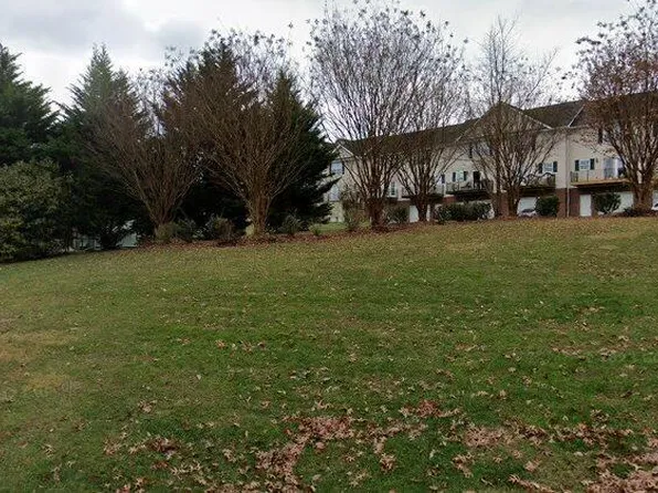 648 Grays Pointe Ct, Johnson City, TN 37615