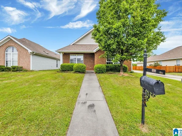 109 Village Dr, Calera, AL 35040