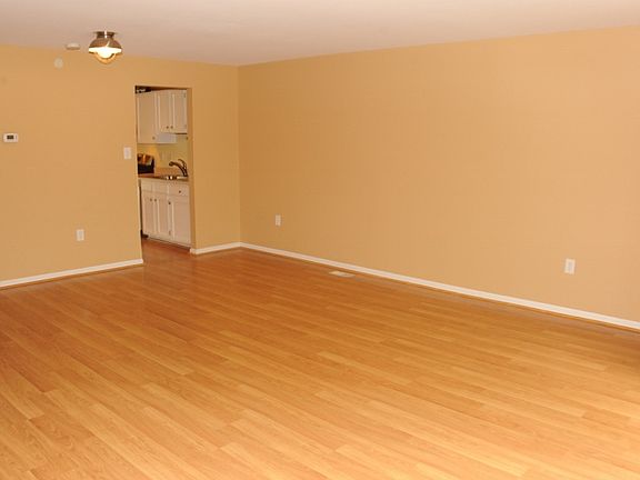 4th image of 7502 Manigold Ct