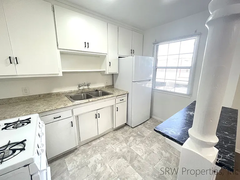 4706-4708 Kester Ave — Photo 8
