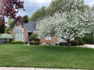 5511 Oakridge Dr, Midland, MI