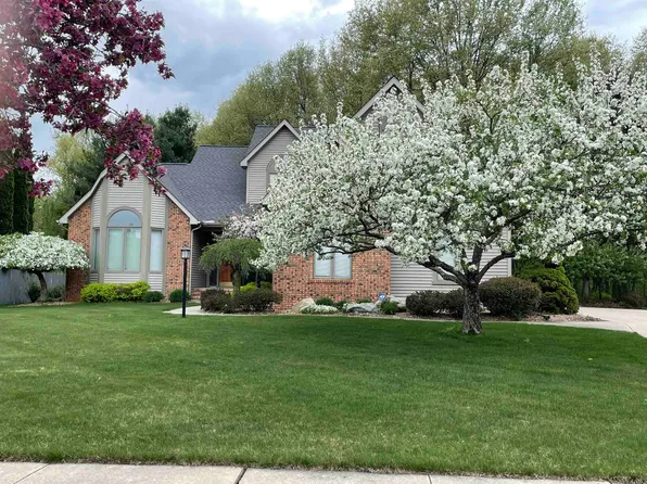 5511 Oakridge Dr, Midland, MI 48640