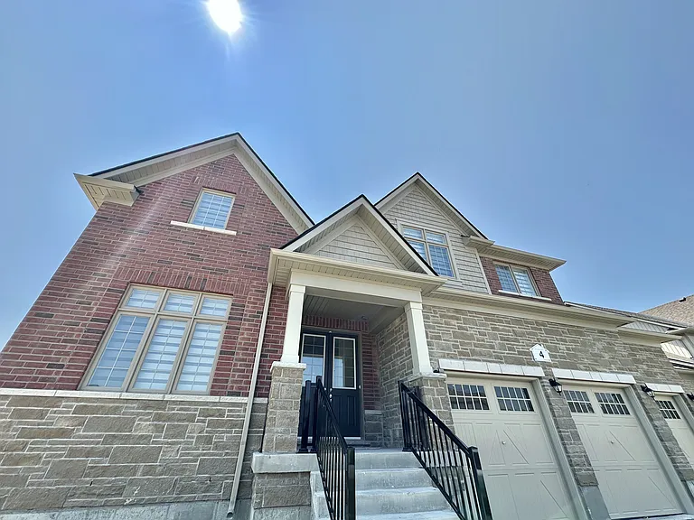 4 Blue Heron Dr — Photo 1