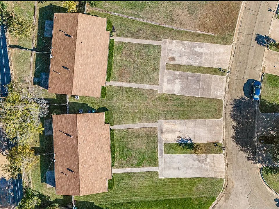 1st image of 2025 Oakwood Ct #B
