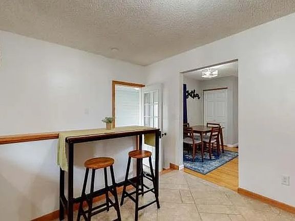 4th image of 1106 8th Ave SW