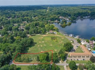 7 Shrakes Hotel Dr, Akron, OH 44319