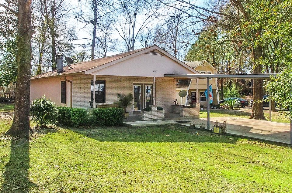1st image of 472 S Circle Dr