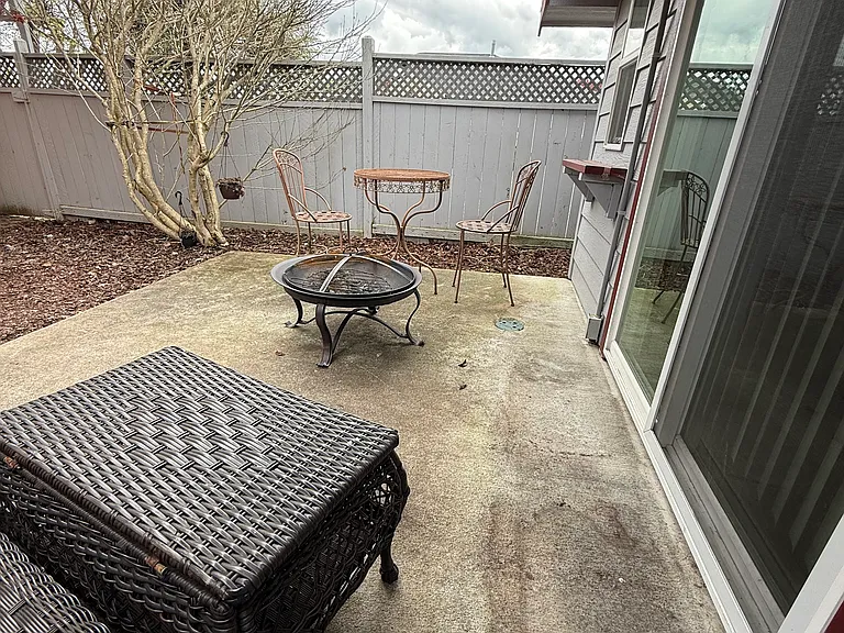 871 E Oak St #A — Photo 13