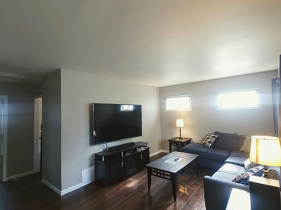 4th image of 9540 Tennyson Ave