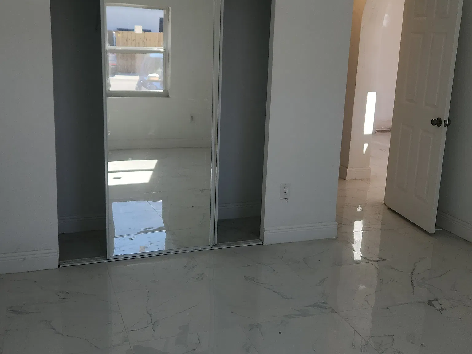 2113 Taylor St — Photo 2