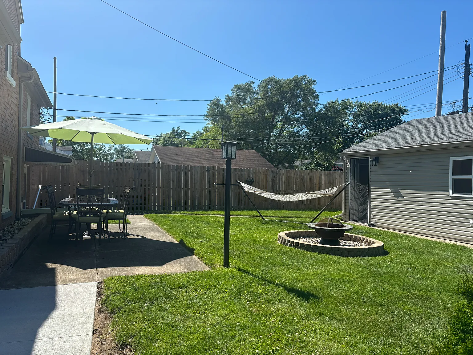 925 E Eckman St — Photo 3