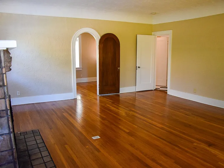 169 N Harwood St — Photo 4