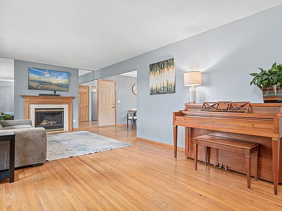 5th image of 108 Bluwood Ave