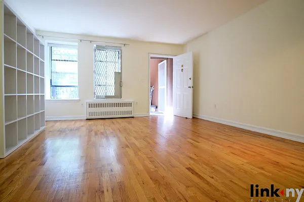 Rented by Link NY Realty | media 1