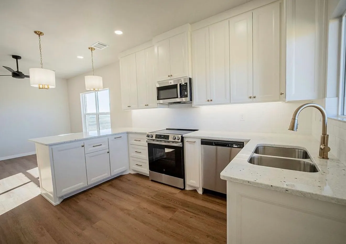 3 bed, 1266 sqft, $2,050 — Photo 3