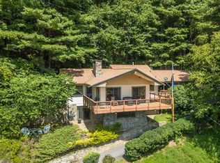 975 Country Club Dr, Maggie Valley, NC 28751
