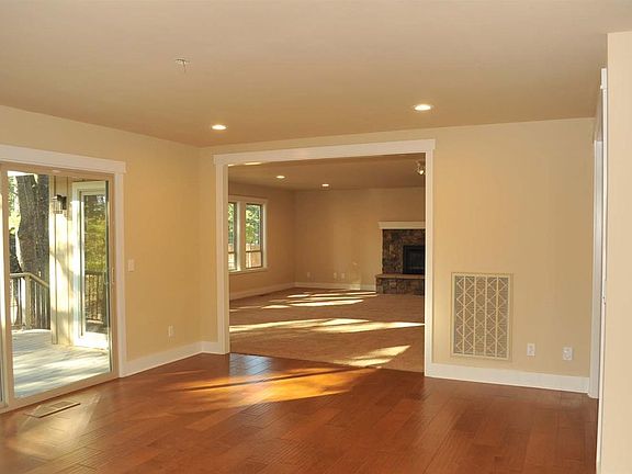 3rd image of 15794 Carrie Dr