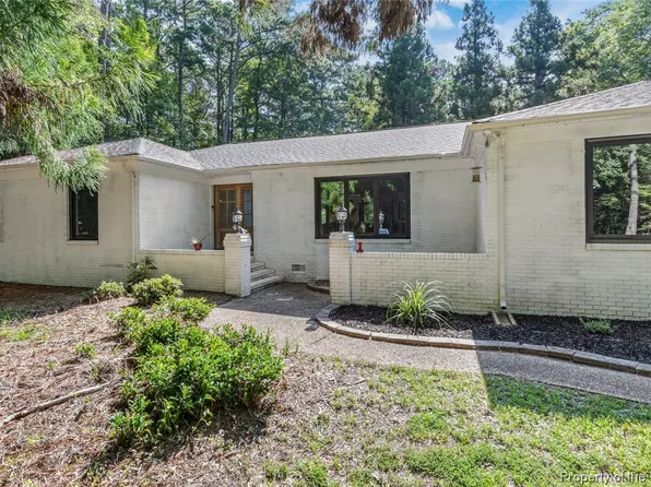 8697 Farys Mill Rd, Gloucester, VA 23061