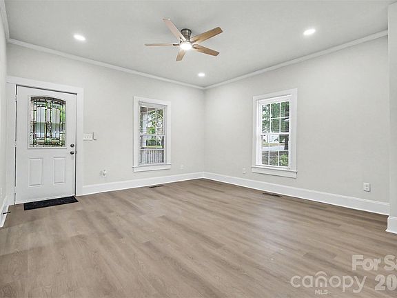 5th image of 303 E 10th St