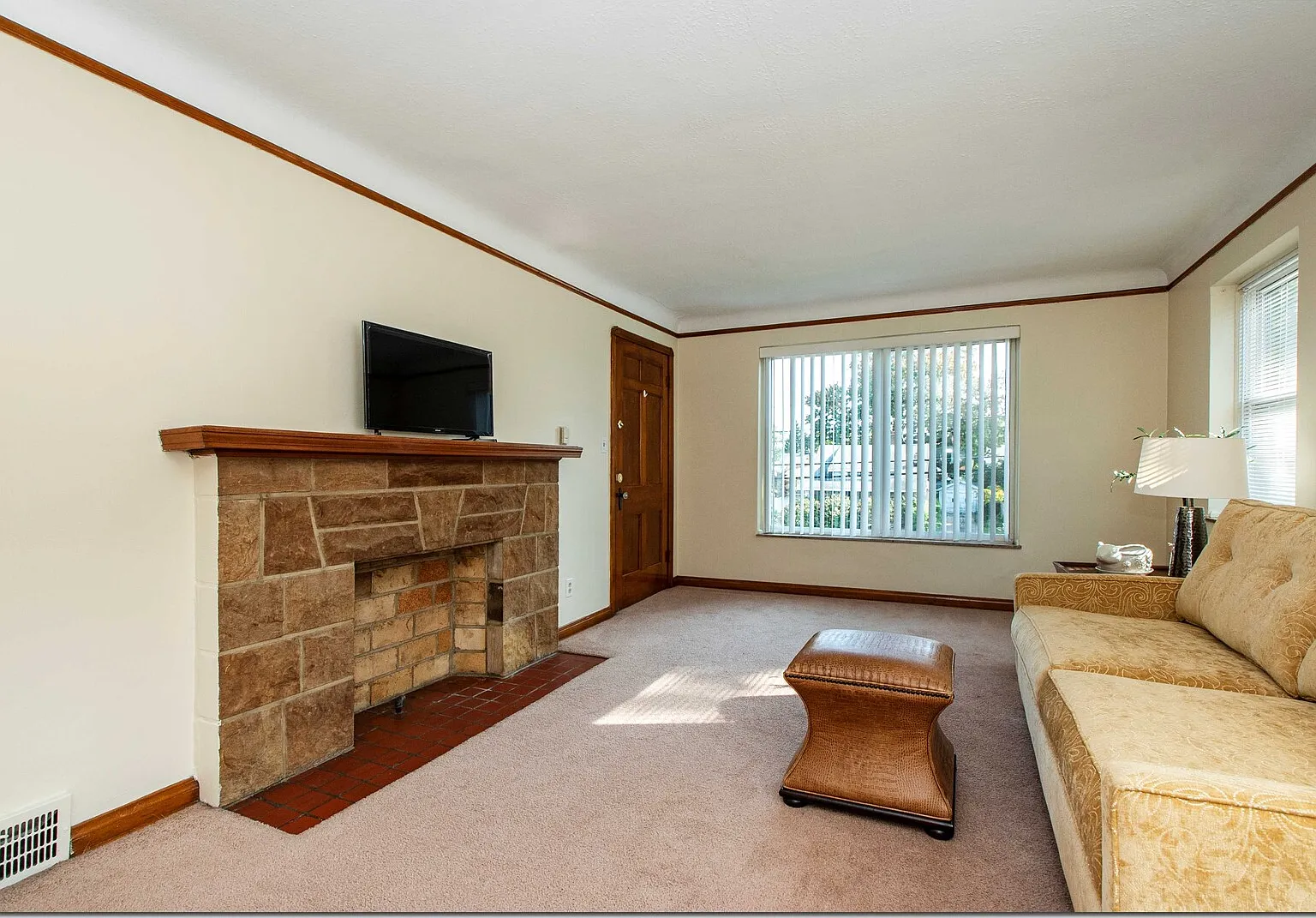 Warren Road Duplex — Photo 2