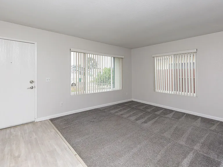 11355 Camarosa Cir — Photo 4