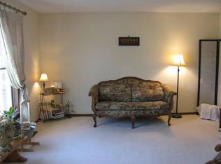 527 Galway Dr, Iowa City, IA 52246