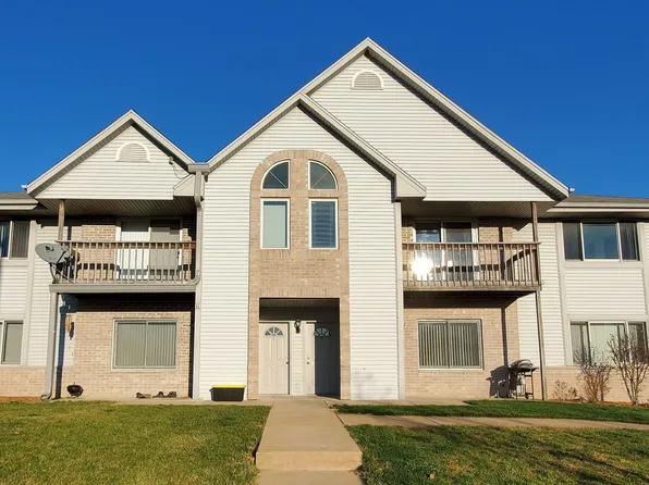 1344 Meadowcreek Dr. Condo Style, 1344 Meadowcreek Dr #4, Pewaukee, WI 53072