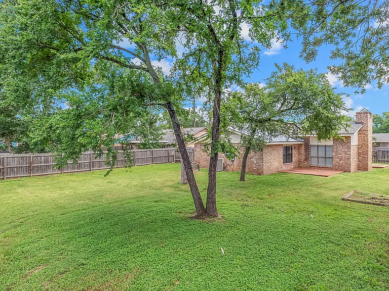 2910 Jennifer Dr — Photo 24