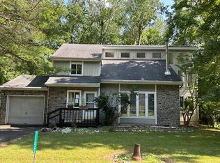 1153 Lake Of The Pines Blvd S, East Stroudsburg, PA 18302